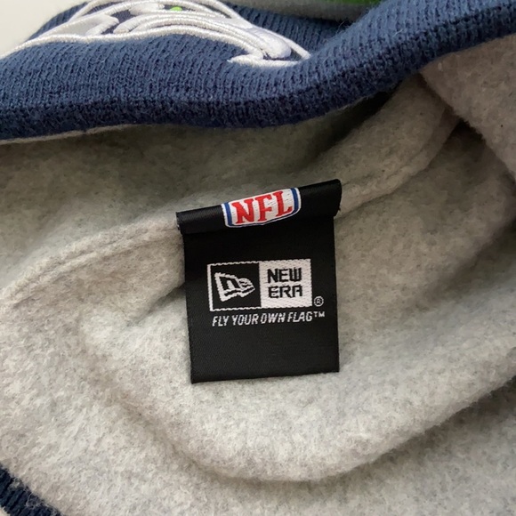 New Era Seattle Seahawks Winter Pom Hat NFL Washington Fleece Lined Unisex - Picture 3 of 3